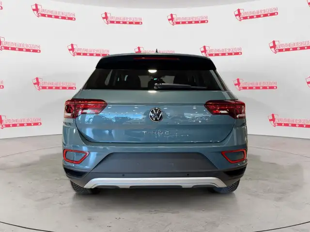 Volkswagen T-Roc view 5