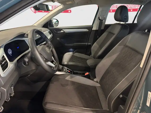 Volkswagen T-Roc view 8
