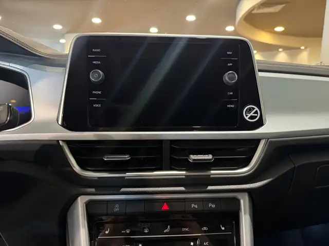 Volkswagen T-Roc view 14