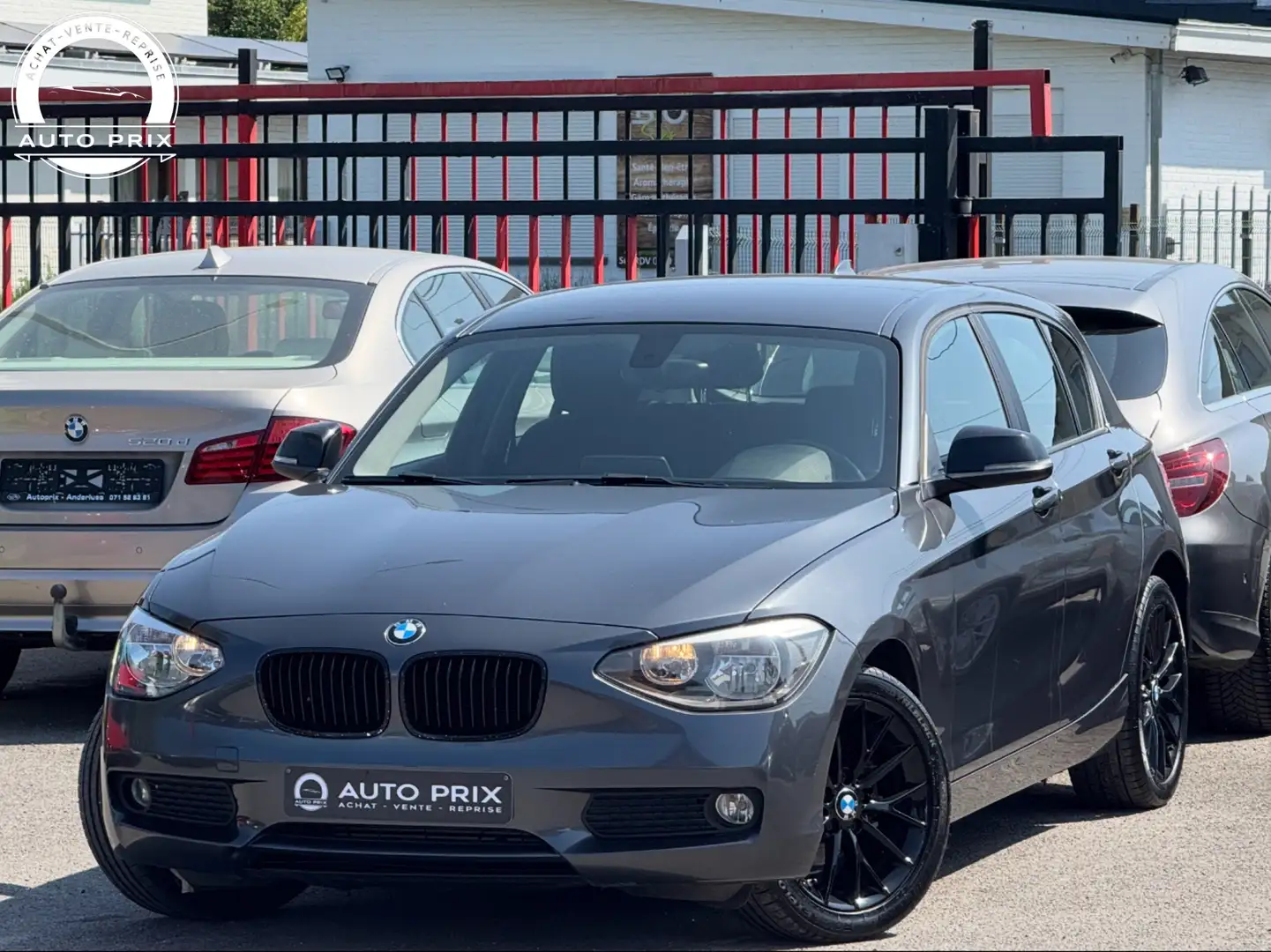 BMW 114 d Navi PDC Clim Start&Stop Euro 5b Etat Neuf Gris - 1