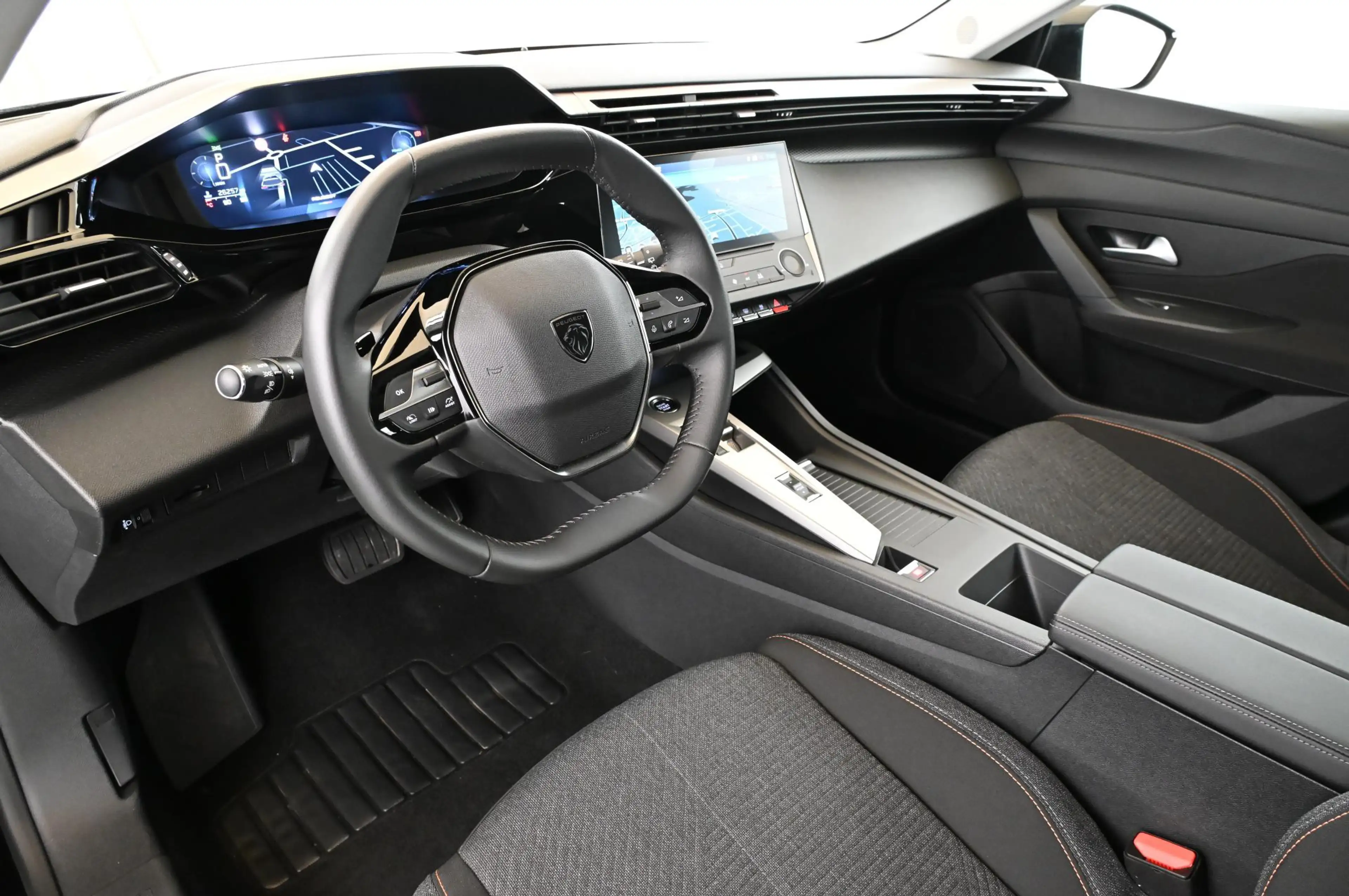 Peugeot 308 SW 1.2 e-DSC6 145 Style LED/NAVI/ACC/PDC/16 — photo 12
