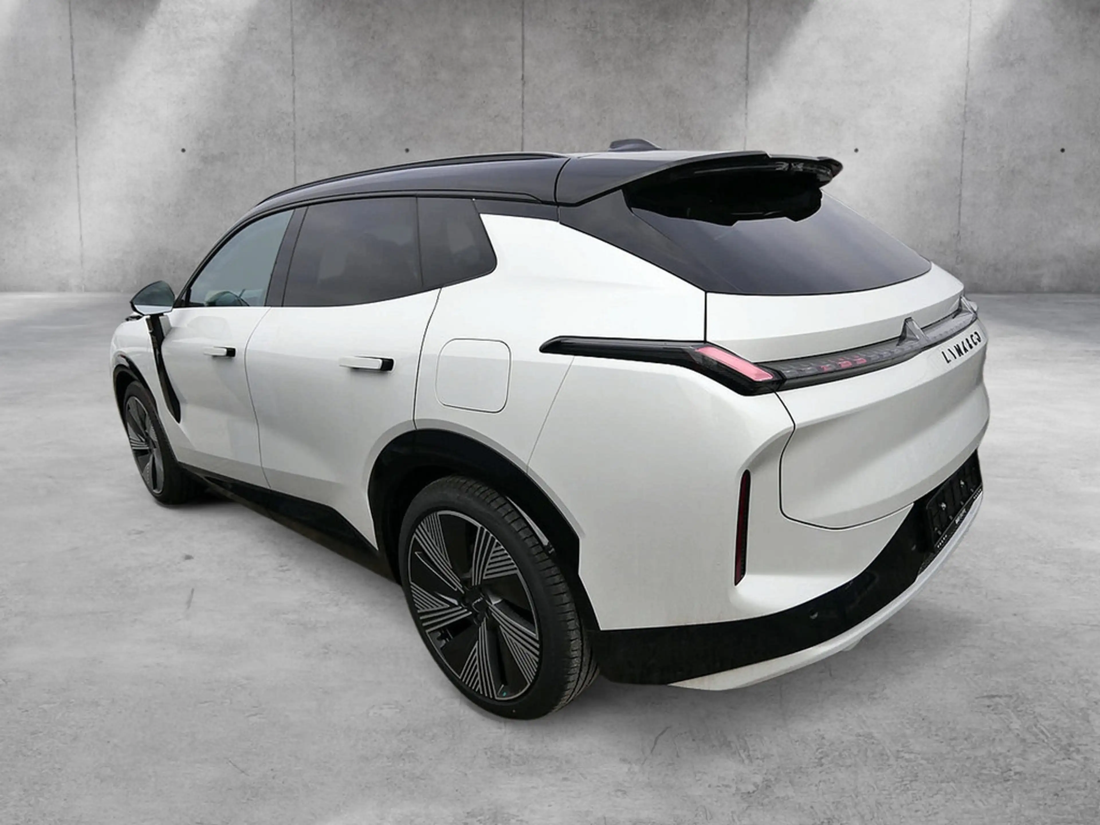 Lynk & Co 08 More — photo 3