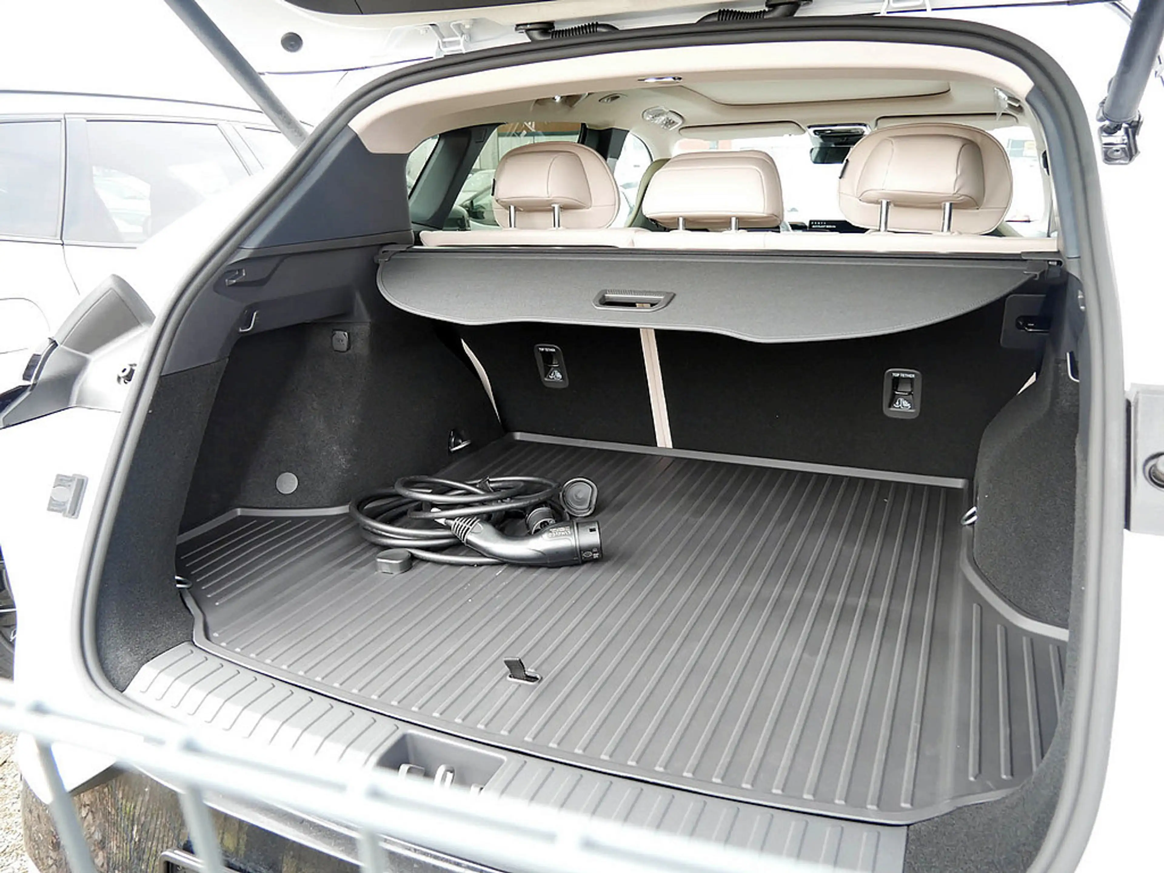 Lynk & Co 08 More — photo 11