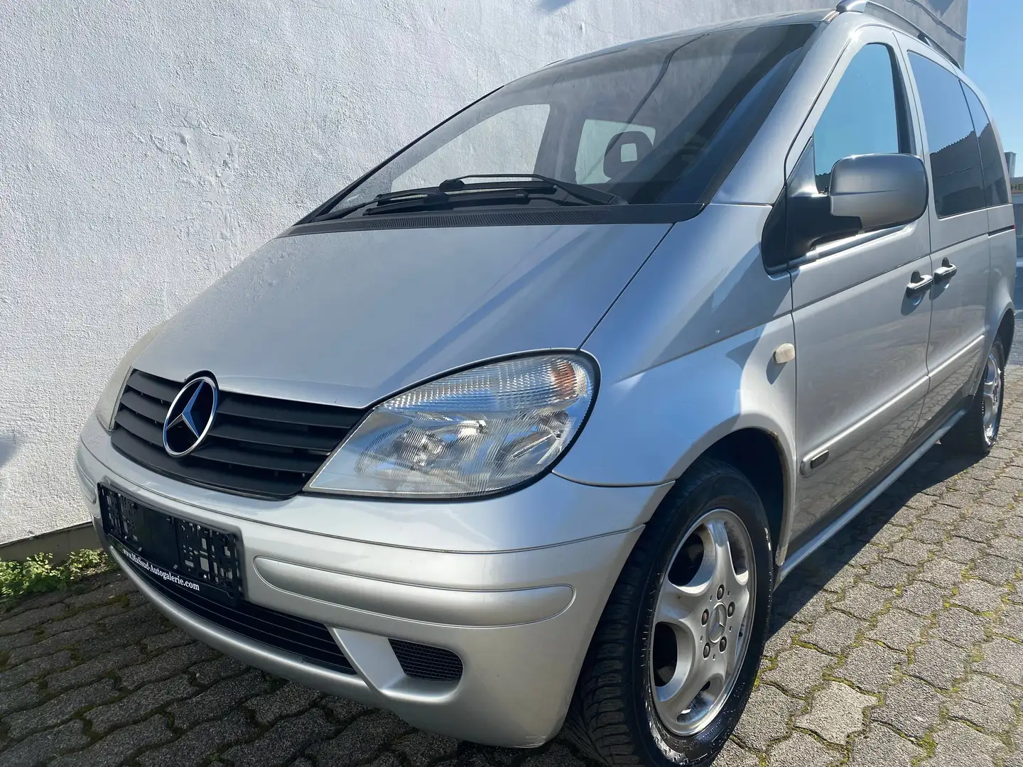 Mercedes-Benz Vaneo 1.9 Family 7 Sitzer Automatik/Klima/CD/LM+M&S/Navi/TÜV NEU Grau - 2