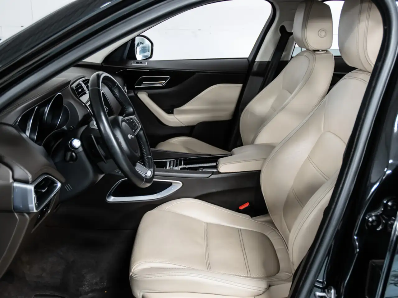 Jaguar F-Pace снимка Jaguar F-Pace
