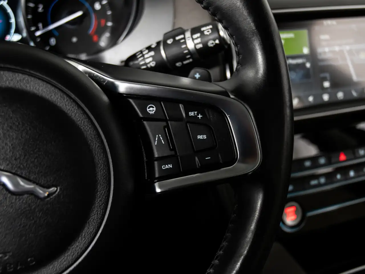 Jaguar F-Pace снимка Jaguar F-Pace