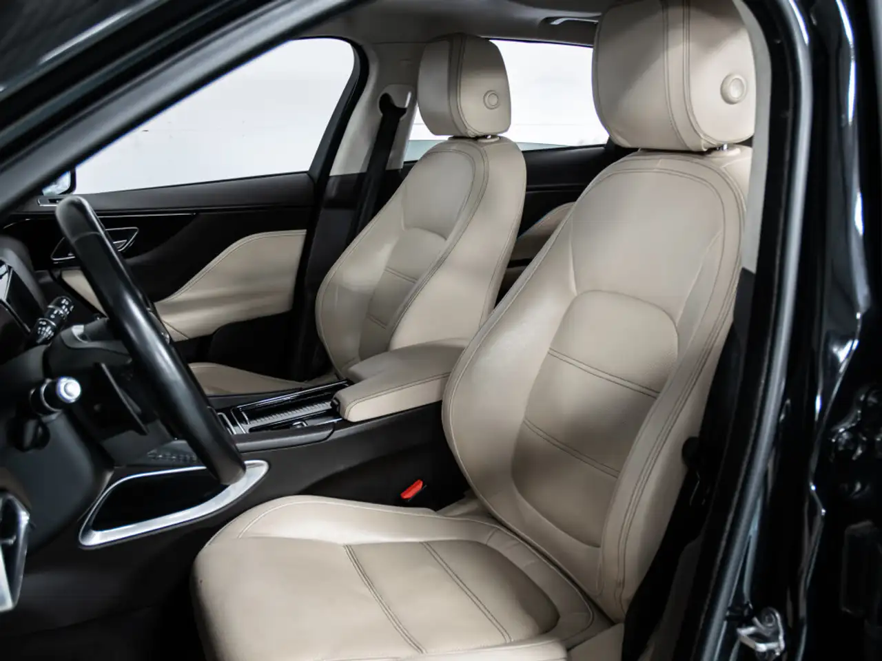 Jaguar F-Pace снимка Jaguar F-Pace