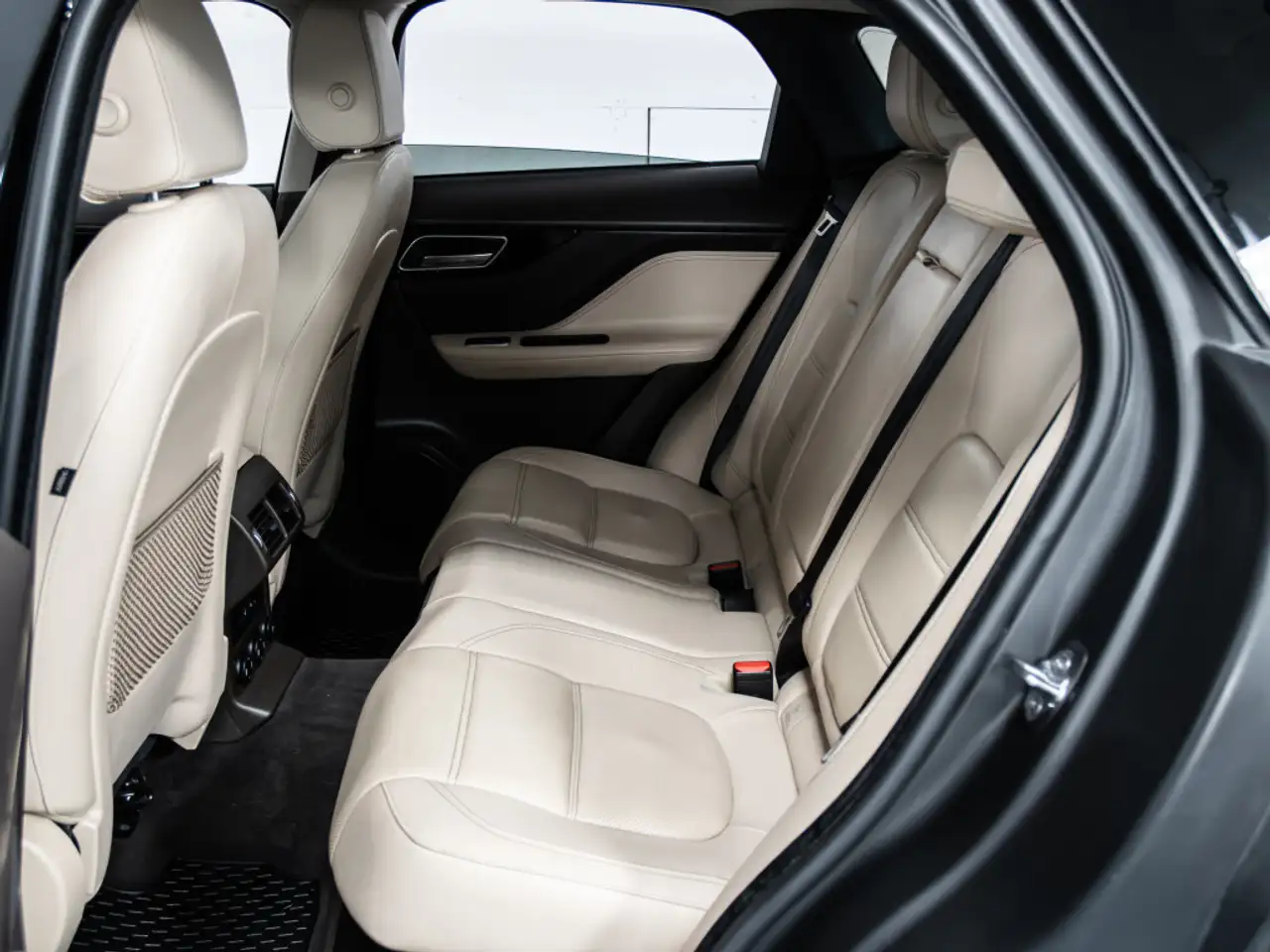 Jaguar F-Pace снимка Jaguar F-Pace