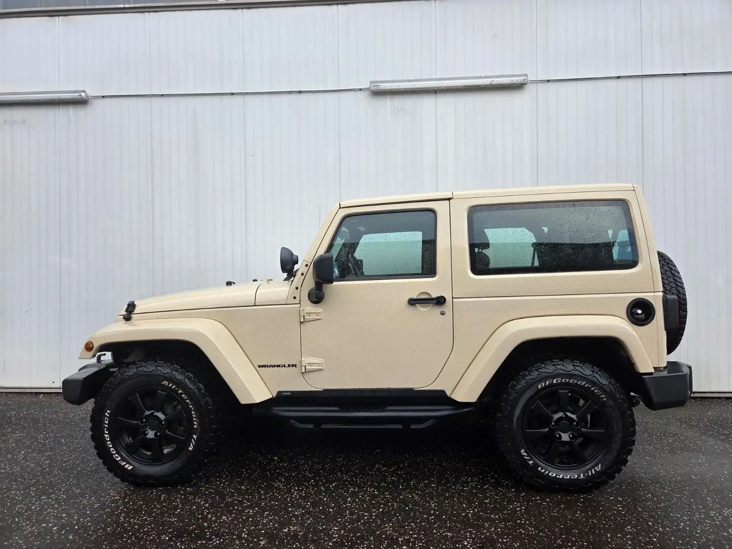 Jeep Wrangler Unlimited Sahara Aut. Beige - 1