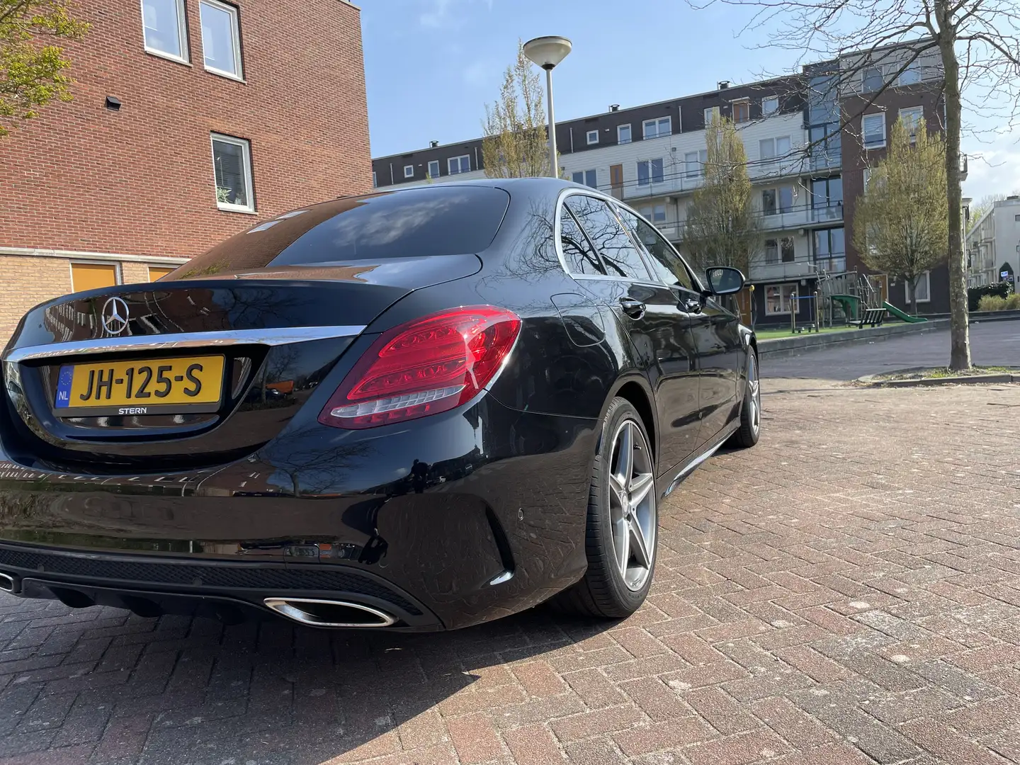 Mercedes-Benz C 180 Orgineel NL auto/ Dealer onderhouden/ AMG line Zwart - 2