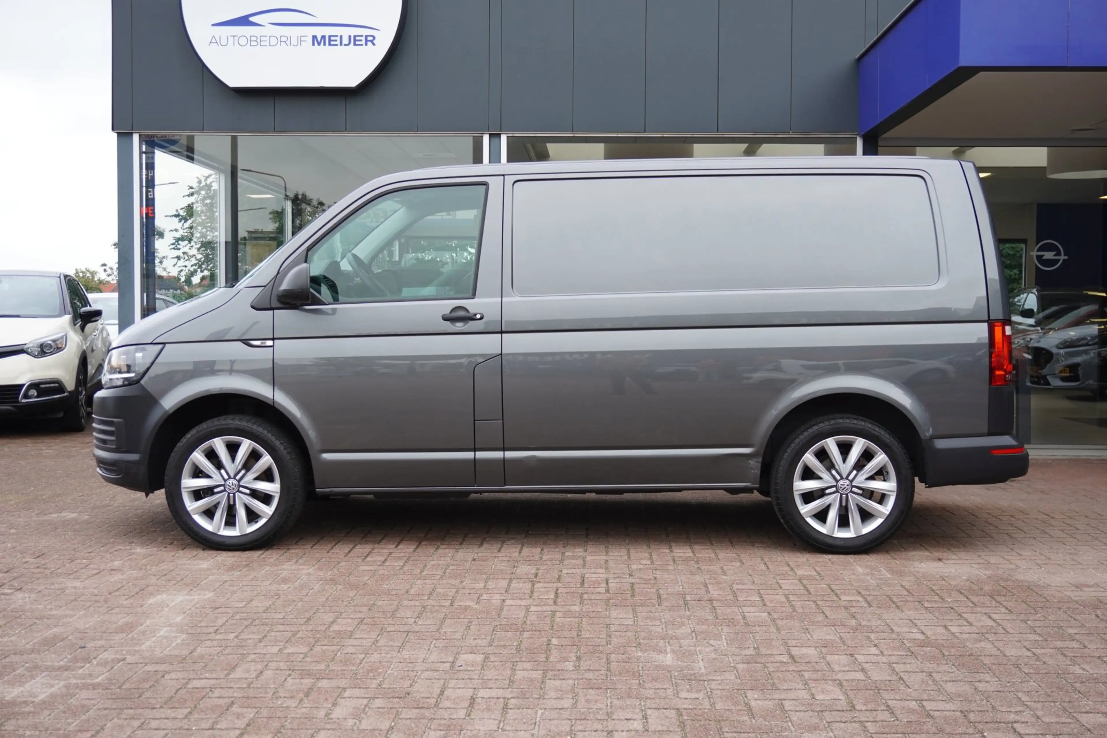 Volkswagen Transporter 2.0 TDI L1H2 Highline | 3 zitter | Carplay | LM ve — photo 2