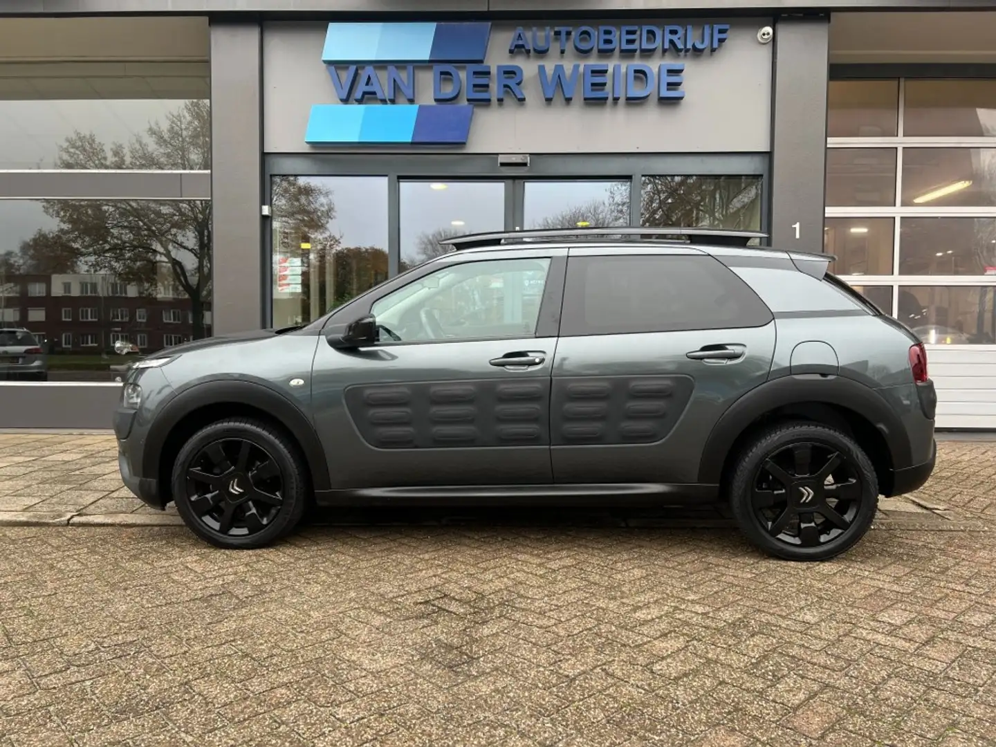 Citroen C4 Cactus 1.2 Pure Tech Business plus  clima / Navi / Camera Grijs - 1