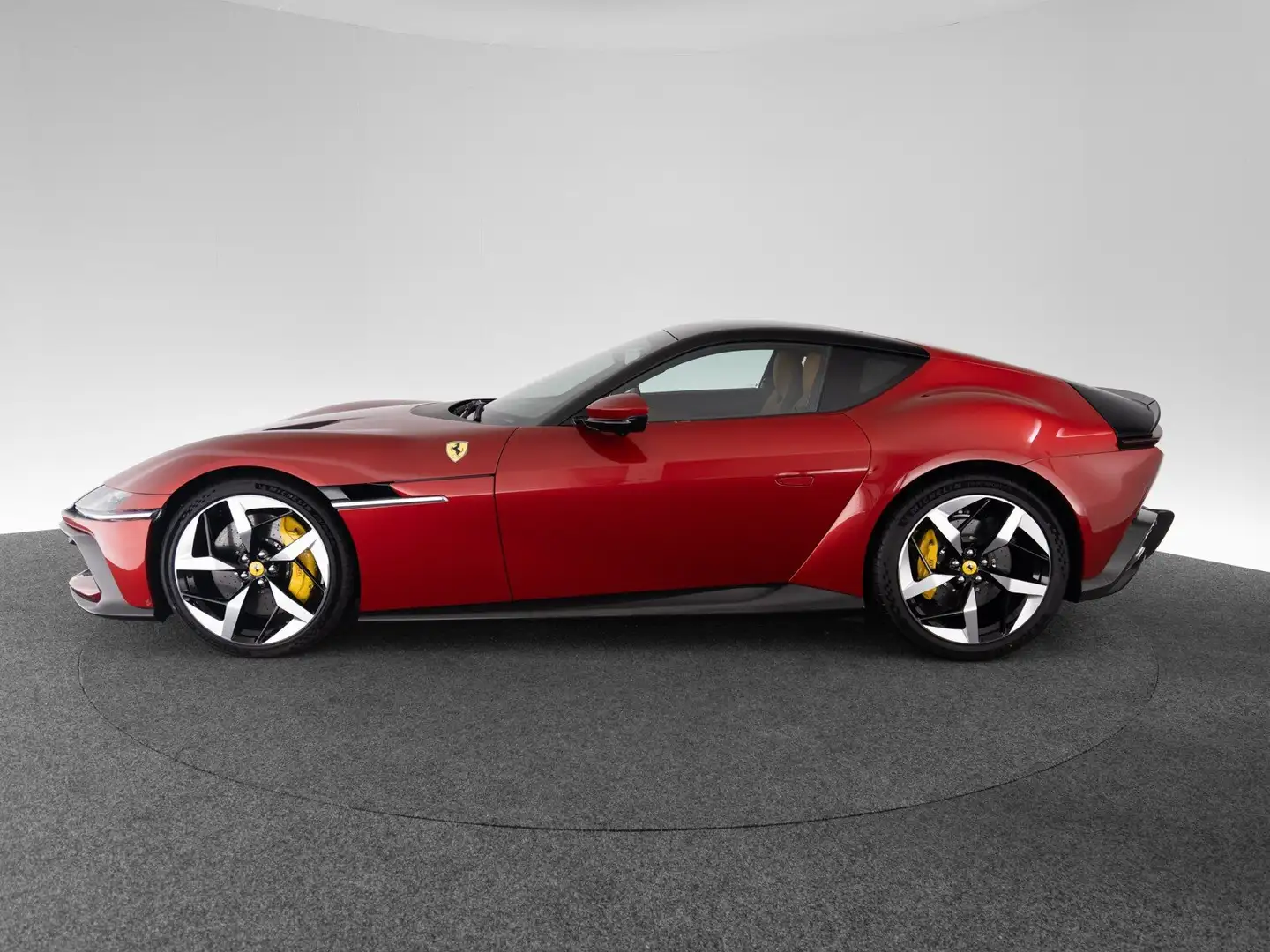 Ferrari 12 Cilindri 12Cilindri Rot - 2