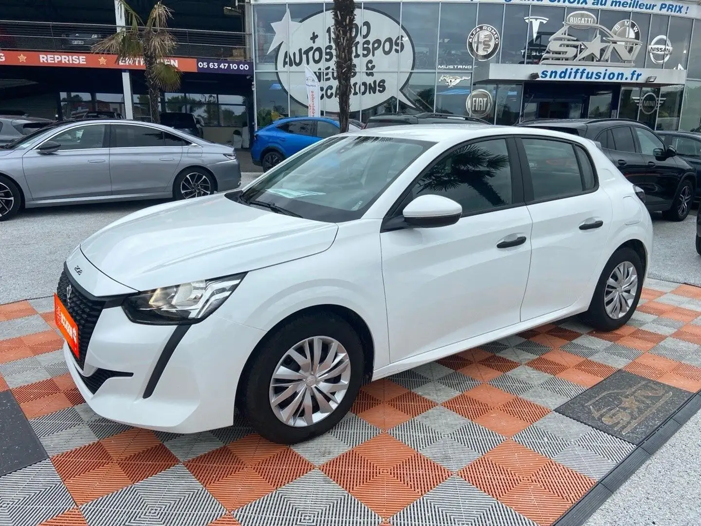 Peugeot 208 NEW BlueHDi 100 BV6 9500 € HT PREMIUM PACK GPS Radar Weiß - 1