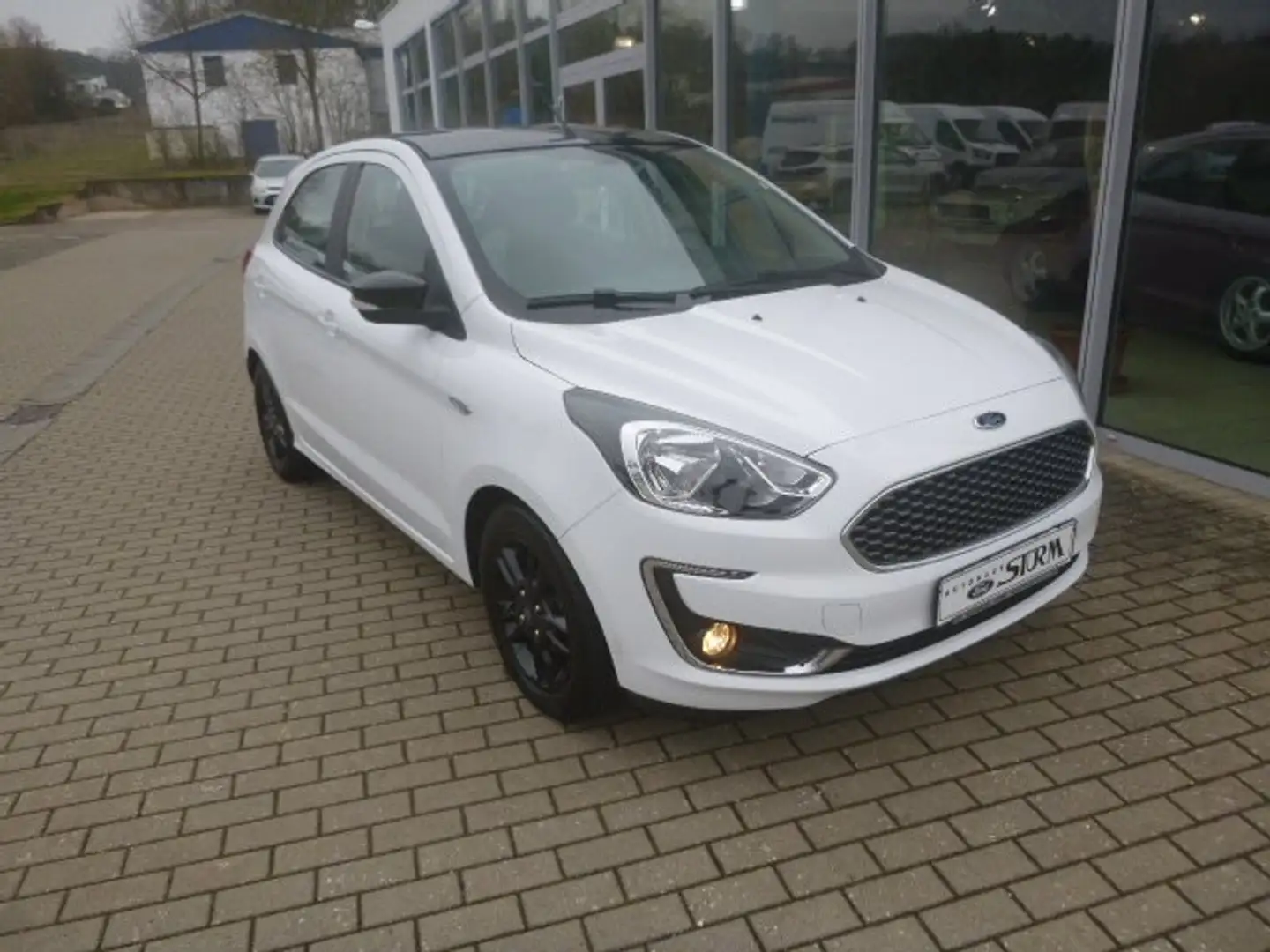 Ford Ka/Ka+ Black / White - 1