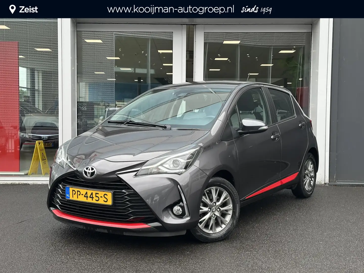 Toyota Yaris 1.5 VVT-i Design Red Unieke km stand!! Dealeronder Grijs - 1