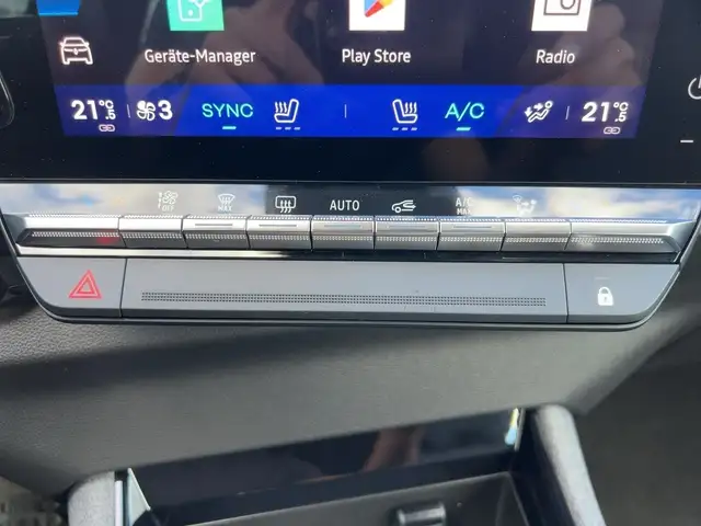 Renault Austral view 16