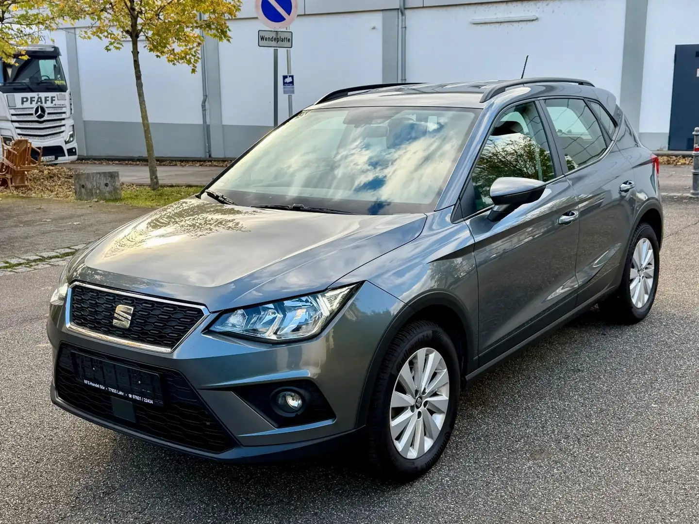 SEAT Arona Style Automatik TÜV NEU/NAVI/LED/TEMPOMAT/ Grau - 2