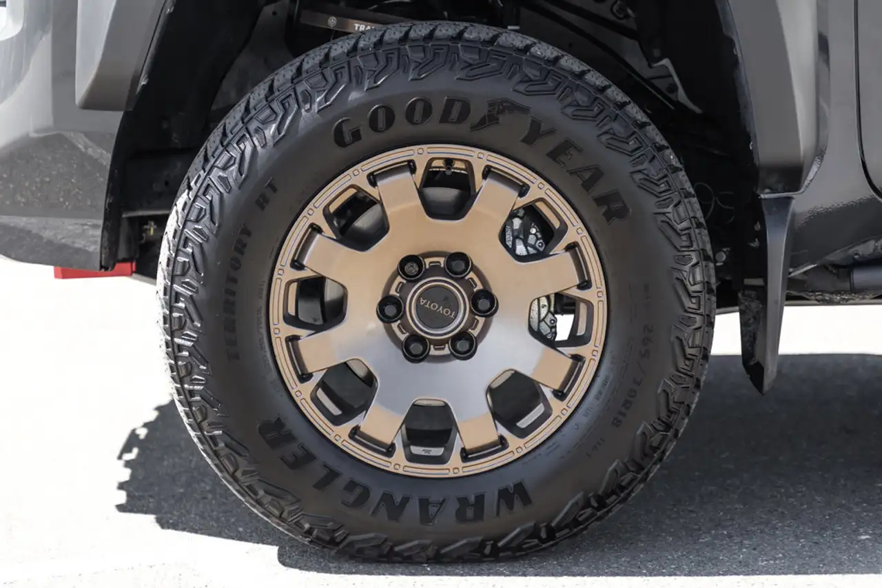 Toyota Tacoma снимка Toyota Tacoma