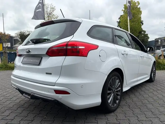 Ford Focus view 4