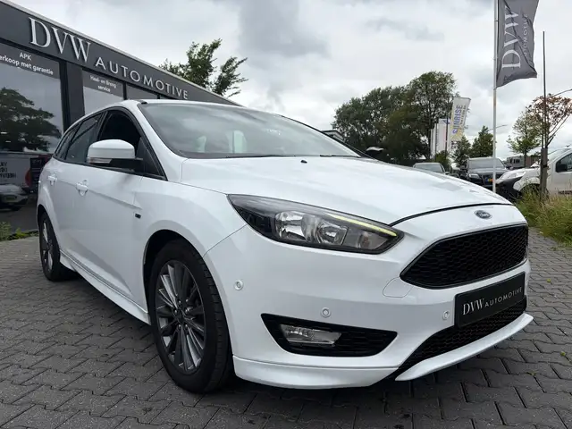 Ford Focus view 5