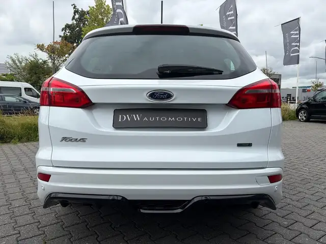Ford Focus view 3