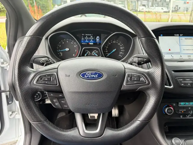 Ford Focus view 8