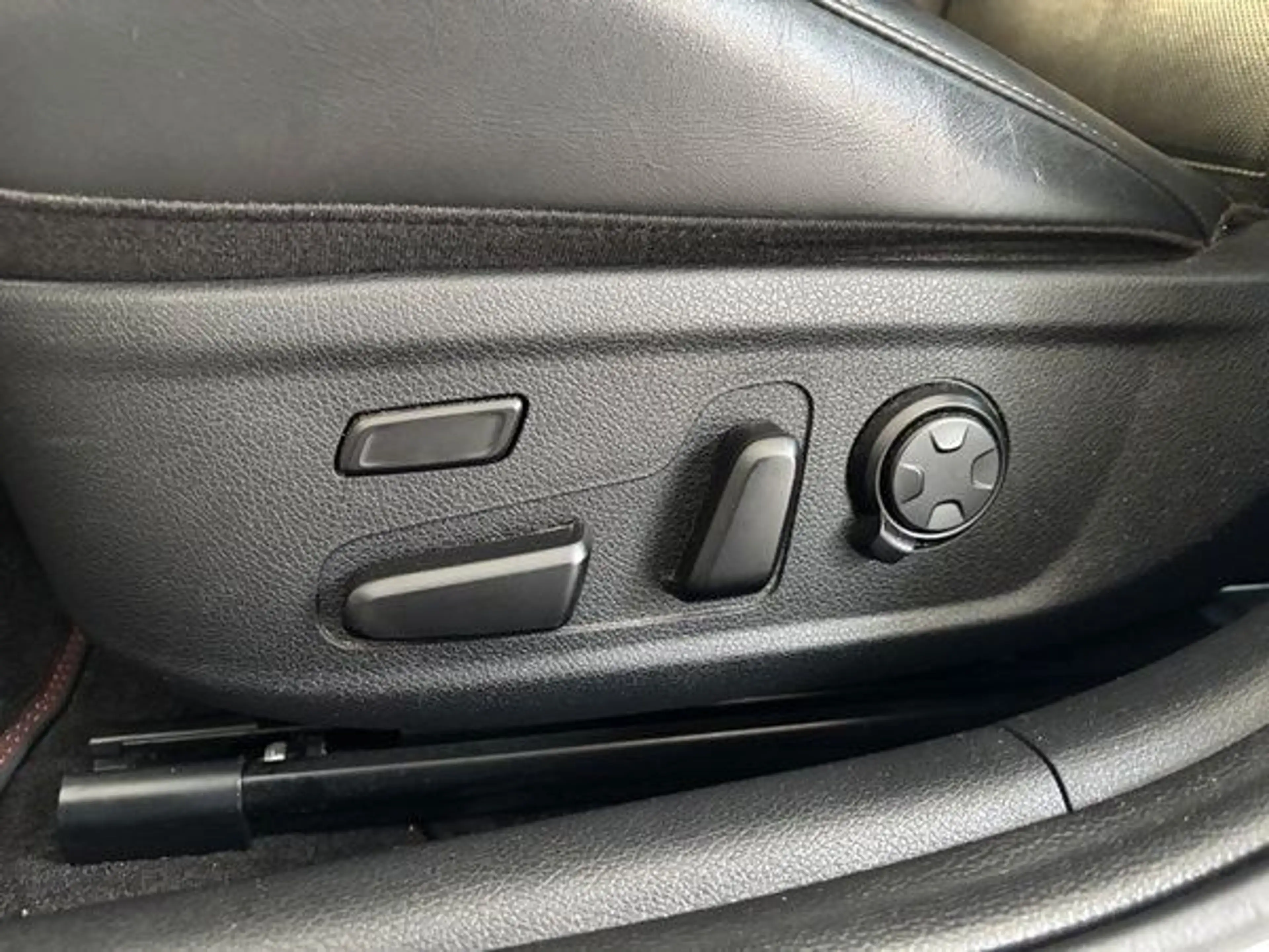 Kia Stinger GT 4WD -360°/Leder/Sitzbelüftung/ACC/LED — photo 13