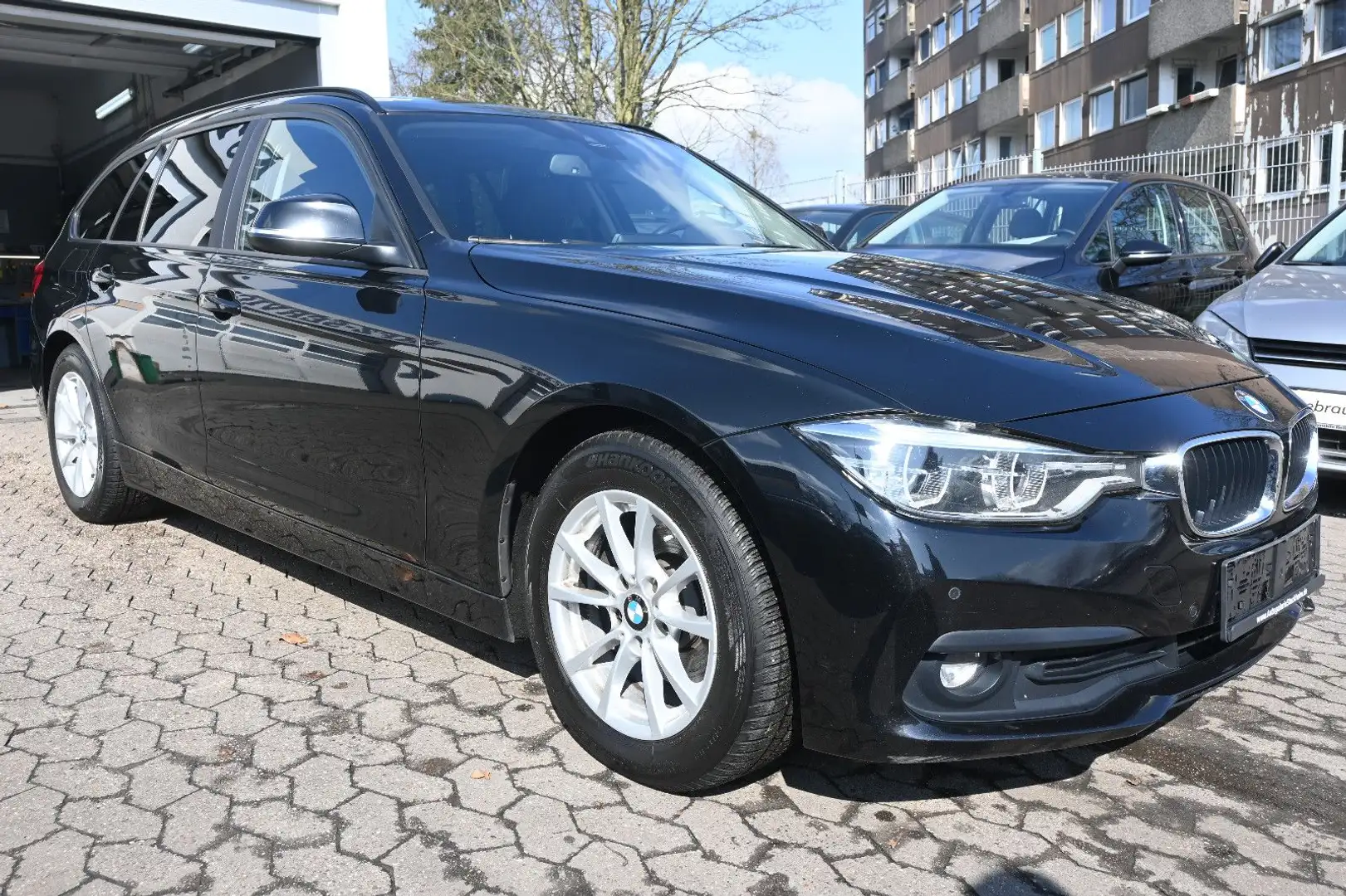 BMW 320 d Touring Advantage Automatik*Head*Leder*LED Noir - 2