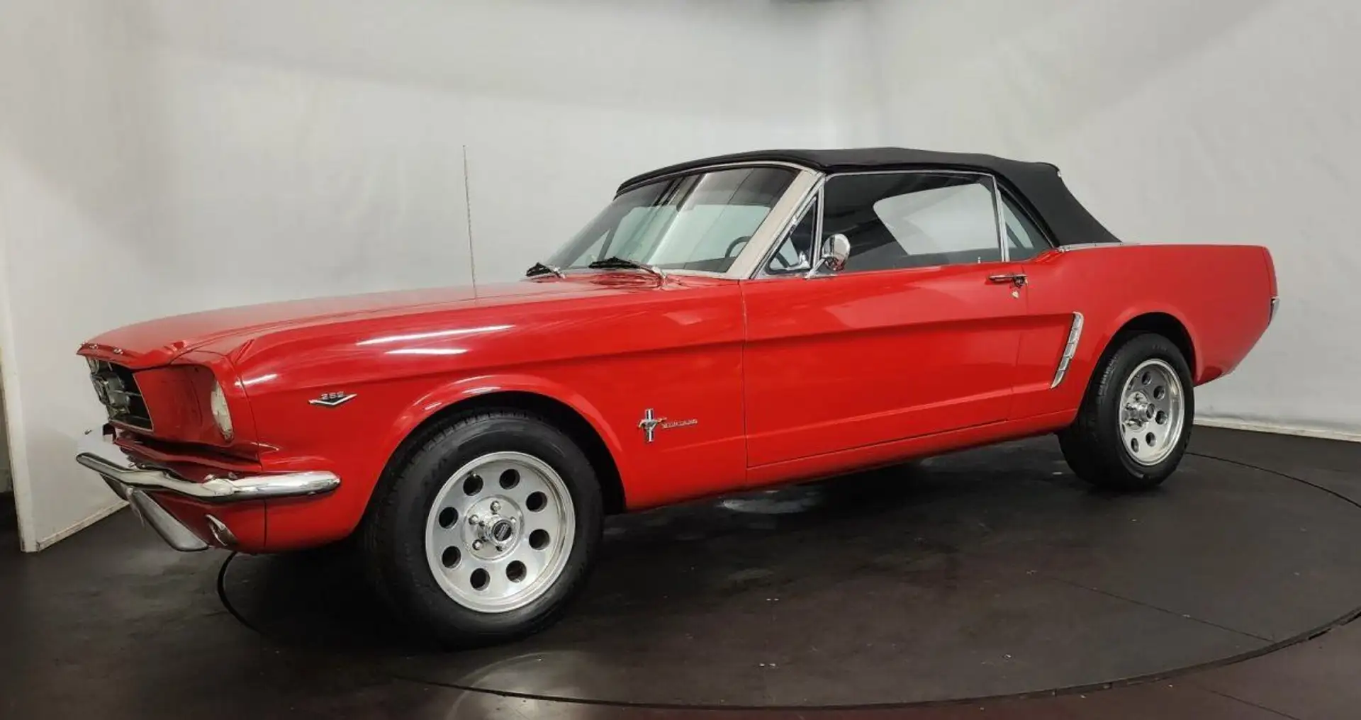 Ford Mustang cabriolet Rouge - 2