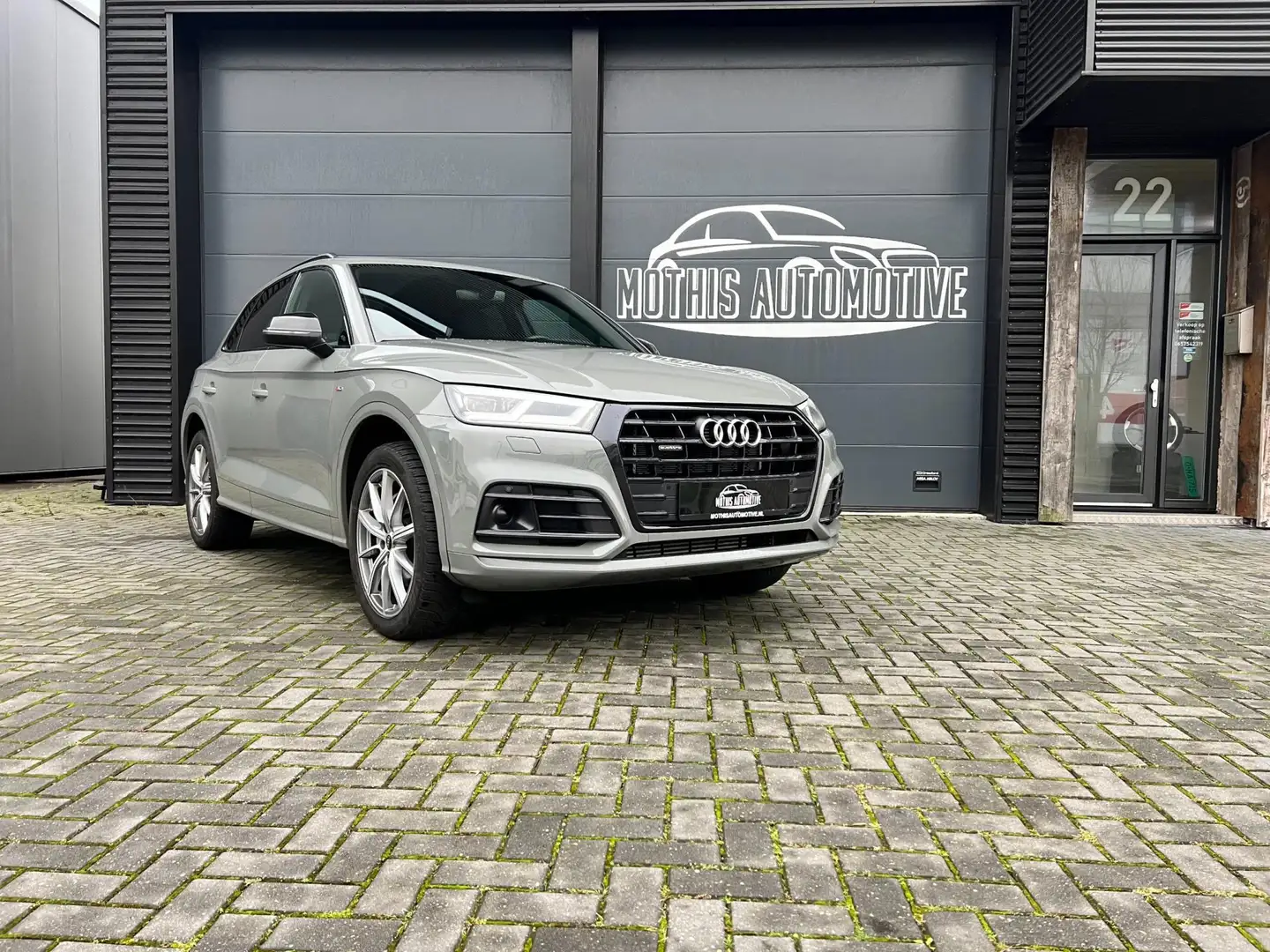 Audi Q5 55 TFSI e quattro Competition Hybride Grijs - 1