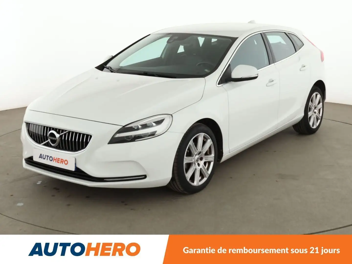 Volvo V40 2.0 D2 Inscription Blanc - 1