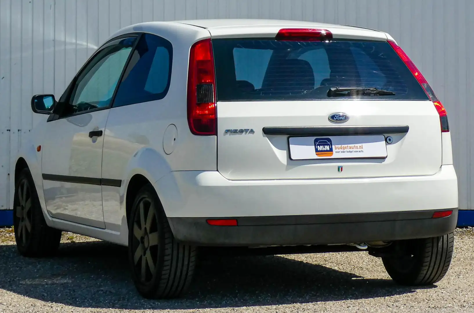Ford Fiesta 1.25-16V Ambiente - NIEUWE APK & DISTRIBUTIERIEM Wit - 2