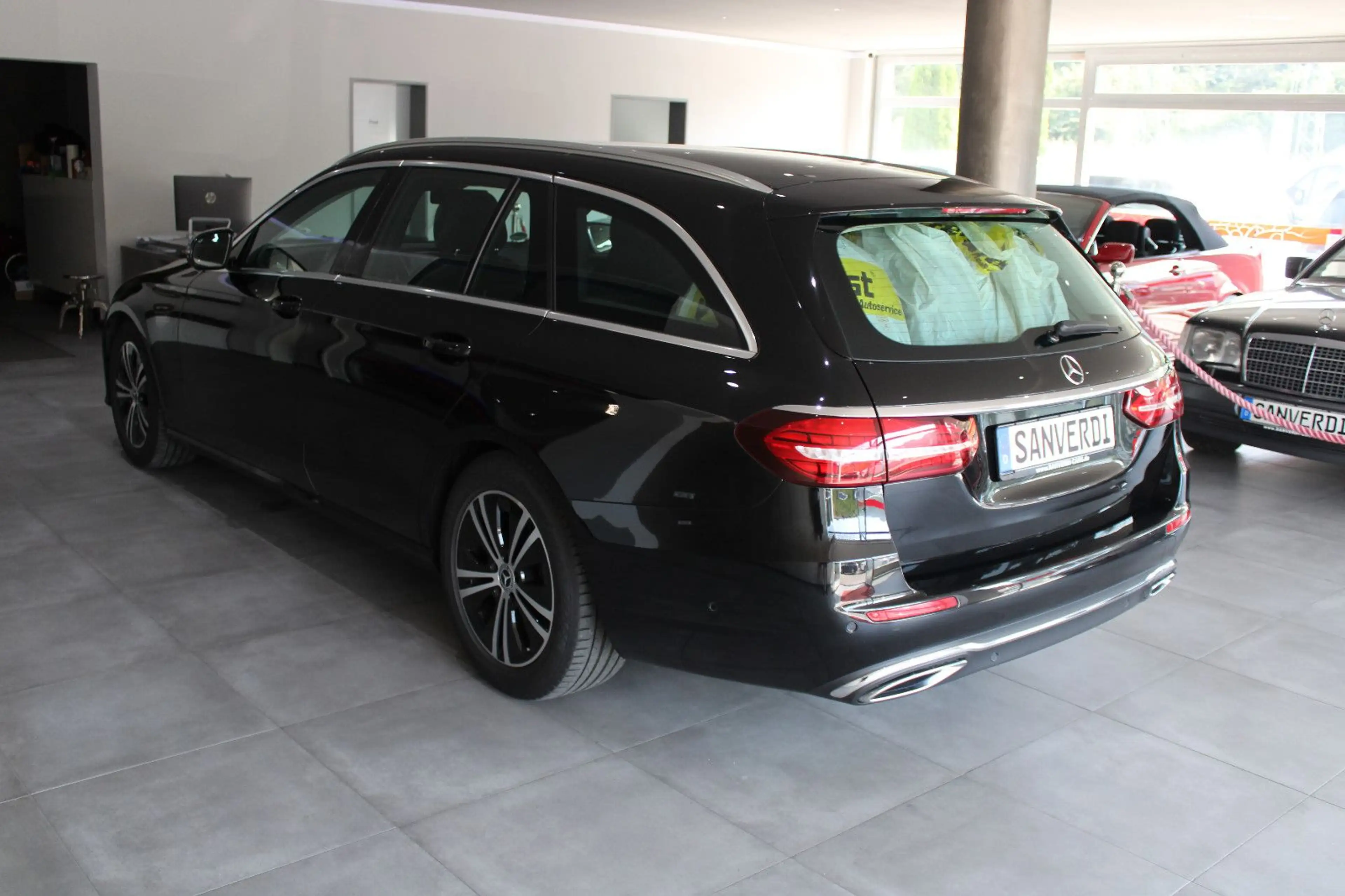 Mercedes-Benz E 220 d T AVANTGARDE SPORTPAKET WIDESCREEN EU 6 — photo 14