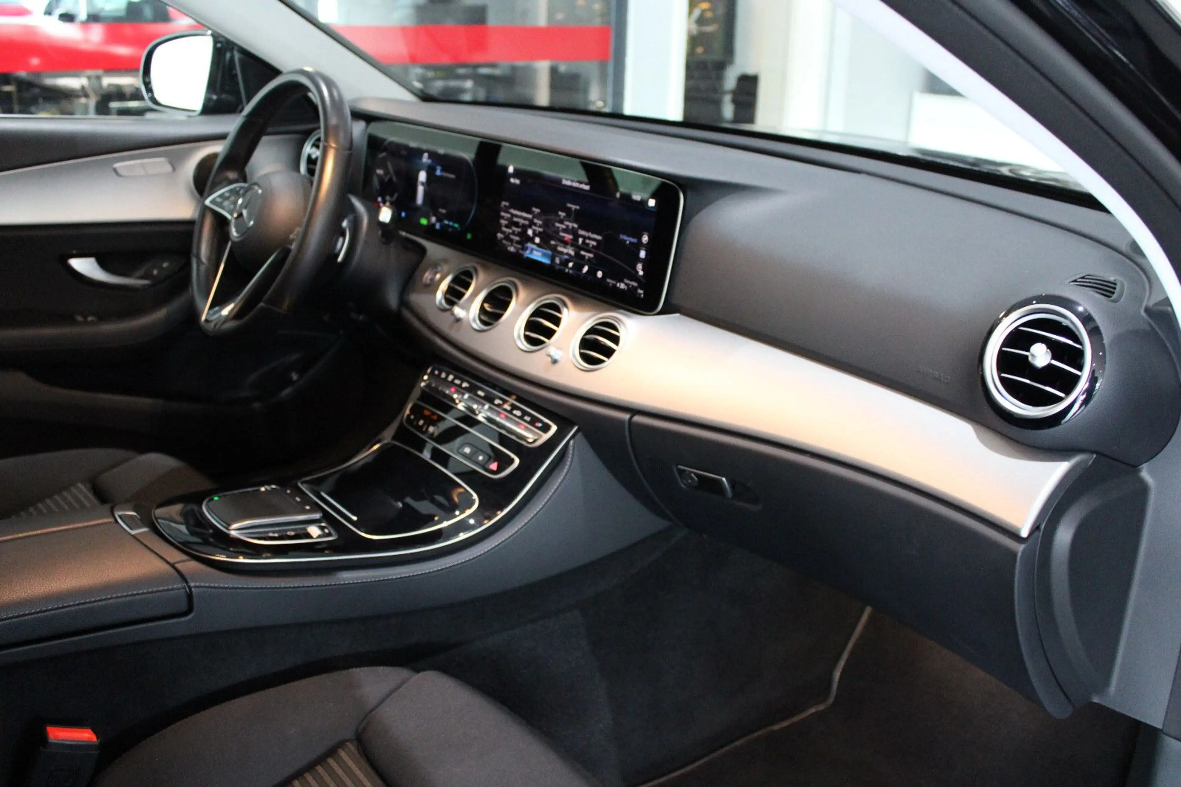 Mercedes-Benz E 220 d T AVANTGARDE SPORTPAKET WIDESCREEN EU 6 — photo 5