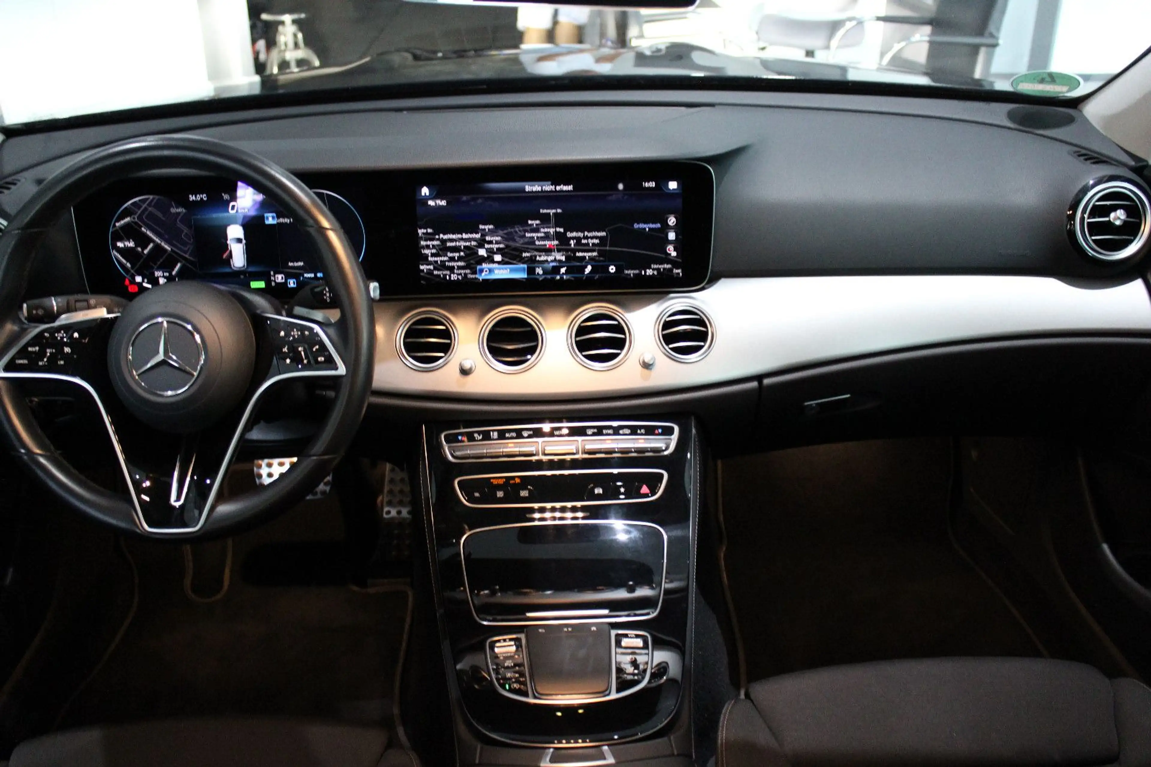 Mercedes-Benz E 220 d T AVANTGARDE SPORTPAKET WIDESCREEN EU 6 — photo 4