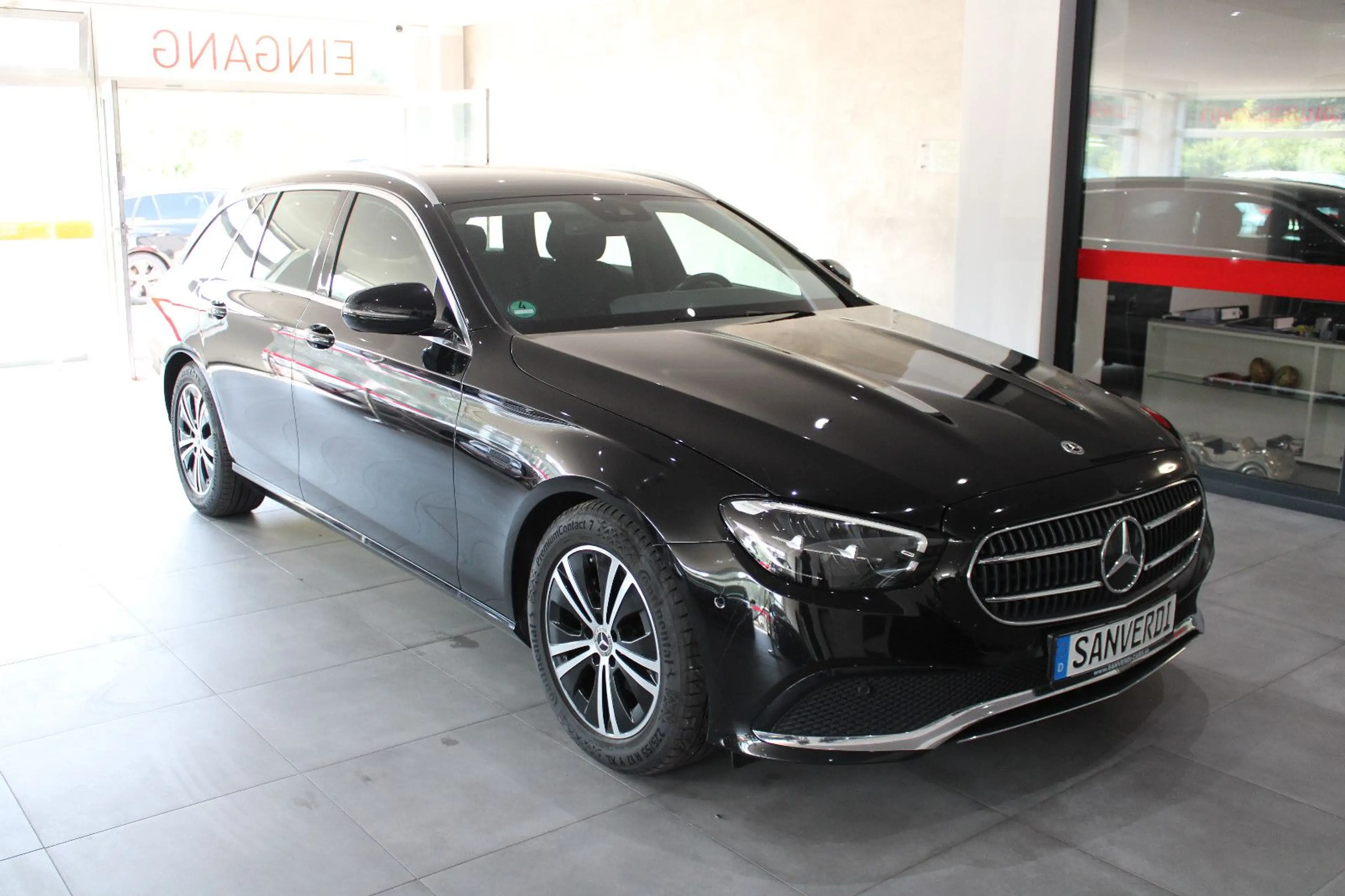 Mercedes-Benz E 220 d T AVANTGARDE SPORTPAKET WIDESCREEN EU 6 — photo 2