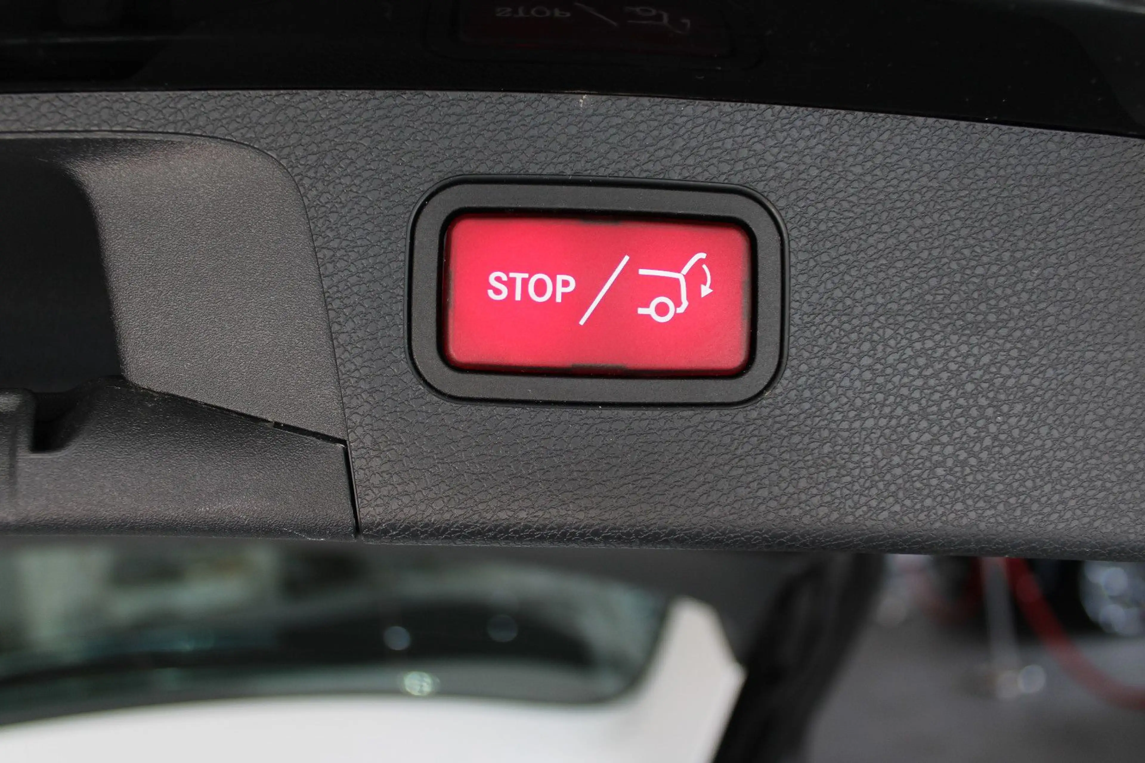 Mercedes-Benz E 220 d T AVANTGARDE SPORTPAKET WIDESCREEN EU 6 — photo 15
