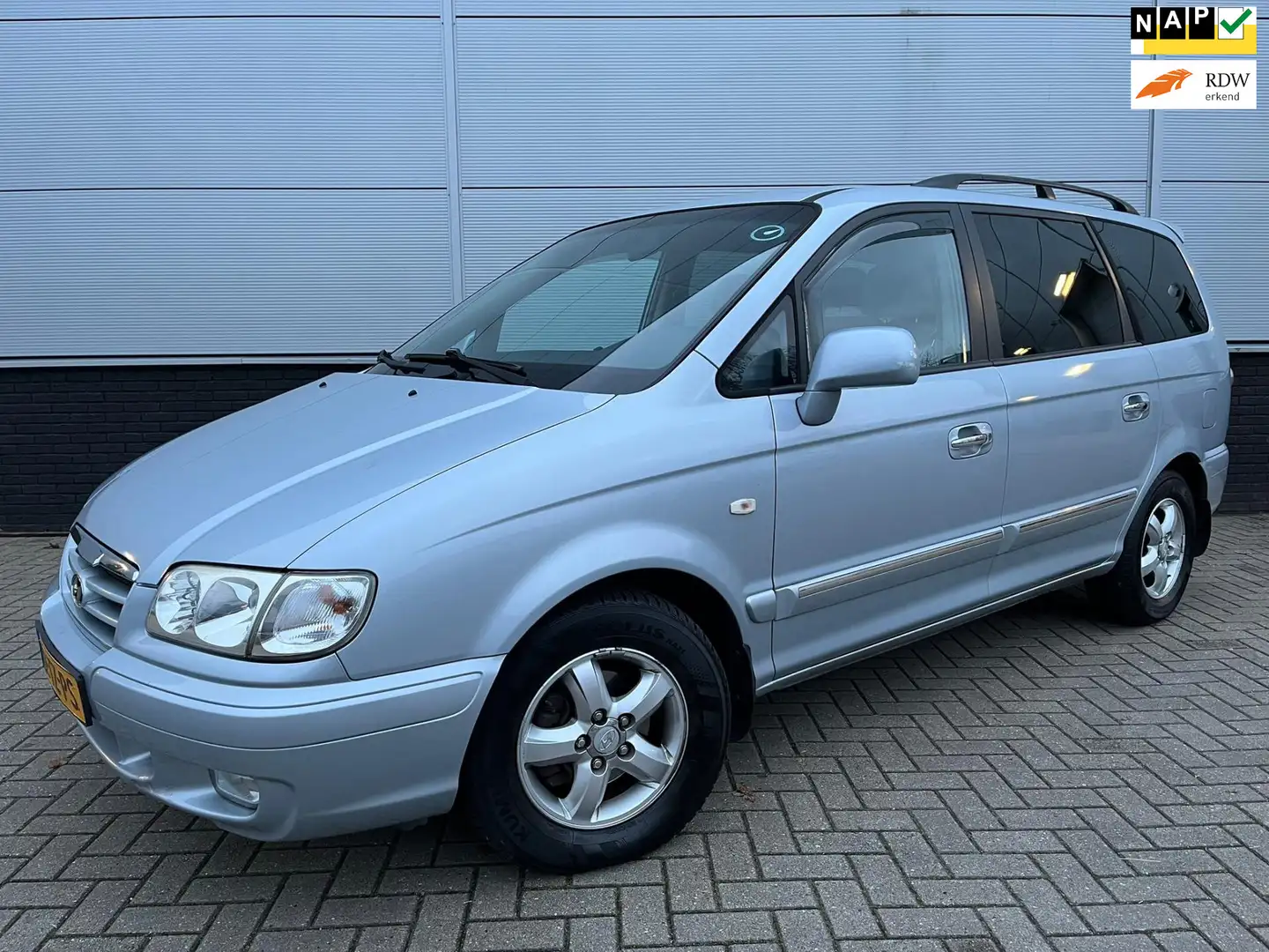 Hyundai Trajet 2.0i CVVT AUT. 7-zits Dynamic Motion - clima - led Gris - 1