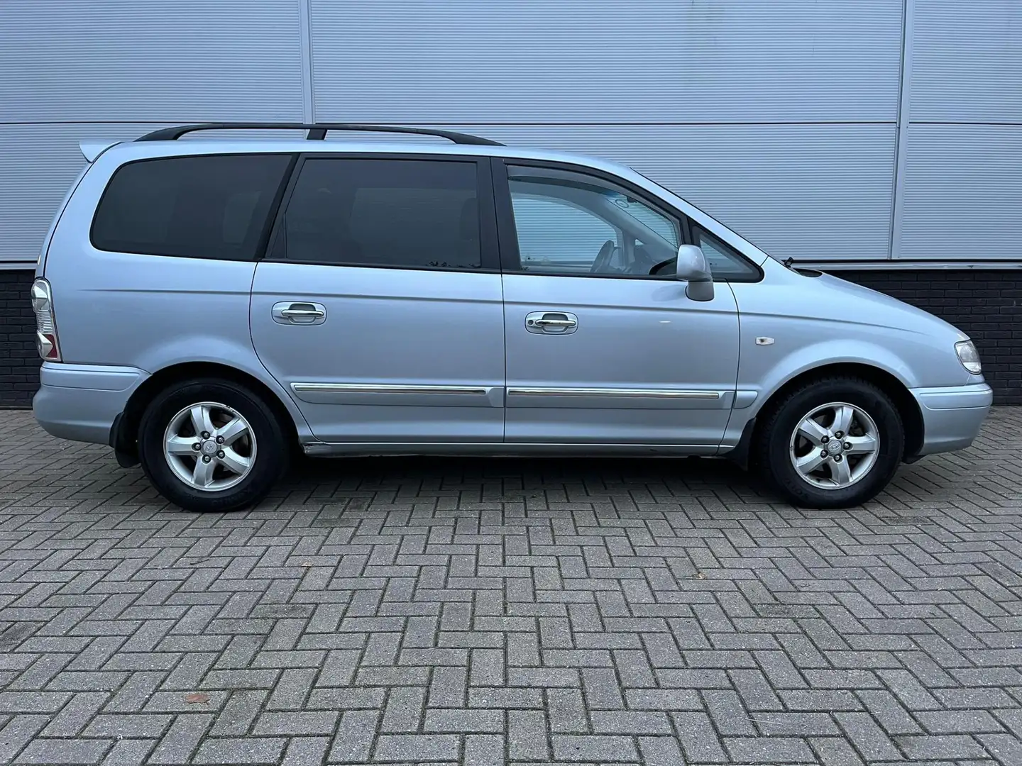 Hyundai Trajet 2.0i CVVT AUT. 7-zits Dynamic Motion - clima - led Grey - 1