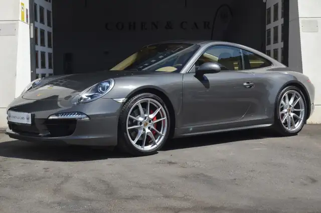 Porsche 991 view 2