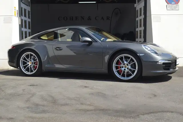 Porsche 991 view 4