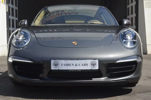 Porsche 991 view 3
