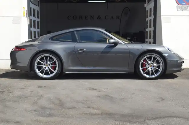 Porsche 991 view 5