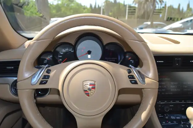 Porsche 991 view 12
