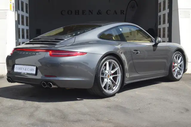 Porsche 991 view 6