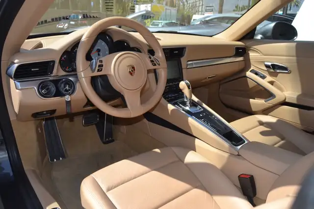 Porsche 991 view 13