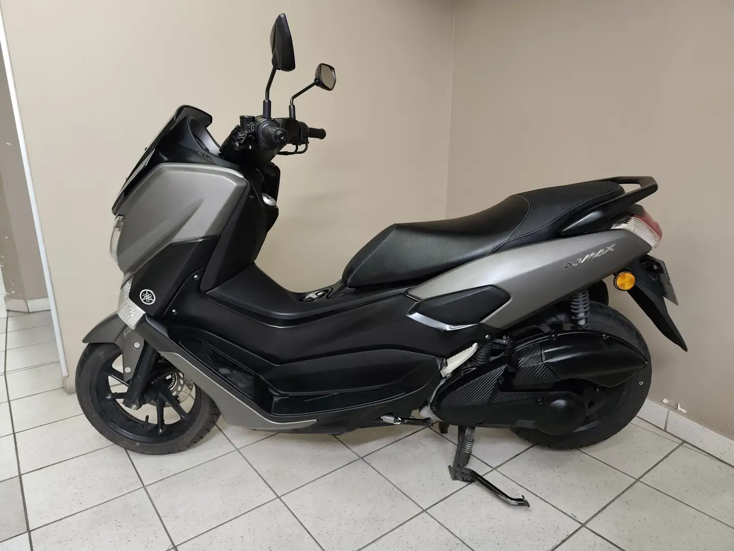 Yamaha NMAX Gris - 1