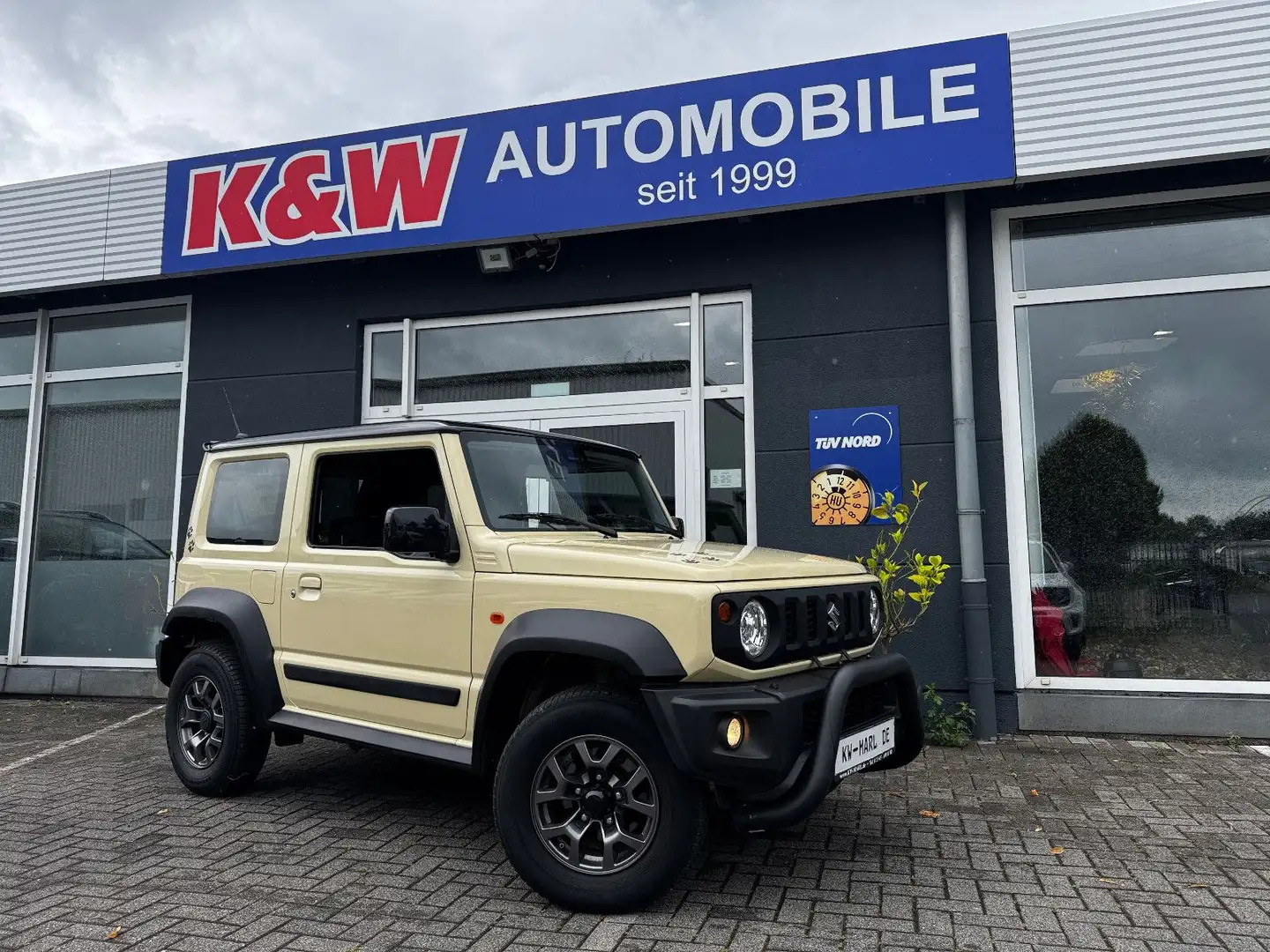 Suzuki Jimny Comfort+ AllGrip NAVI KLIMAAUTO SITZHEIZ. Beige - 1