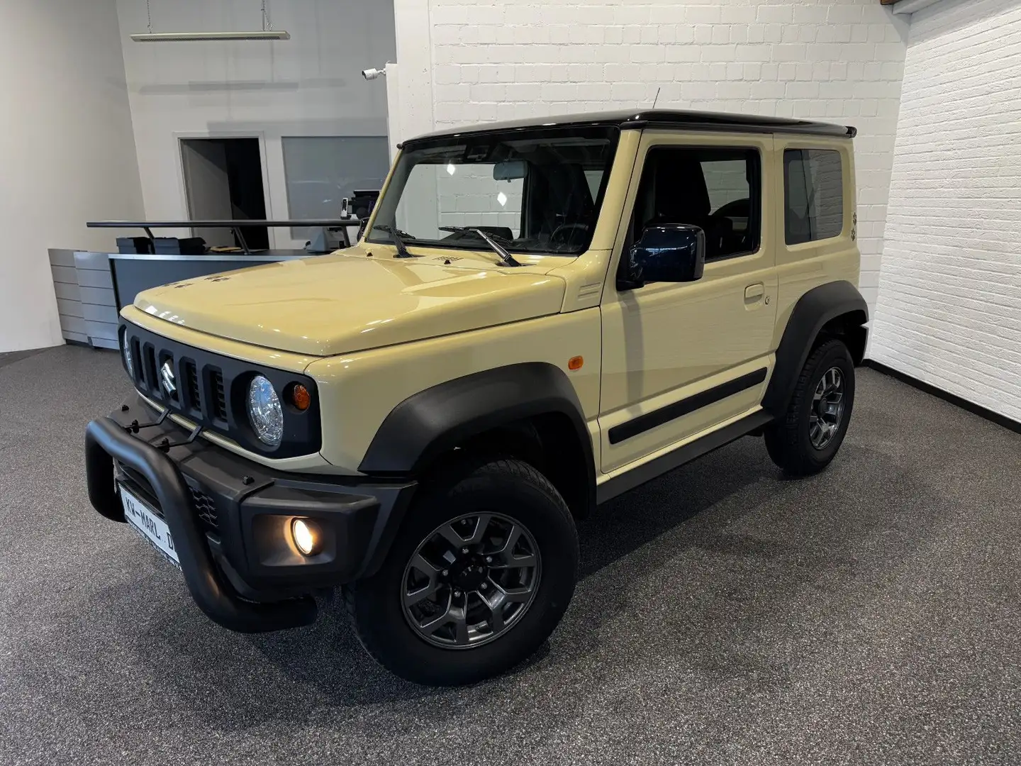 Suzuki Jimny Comfort+ AllGrip NAVI KLIMAAUTO SITZHEIZ. Beige - 2